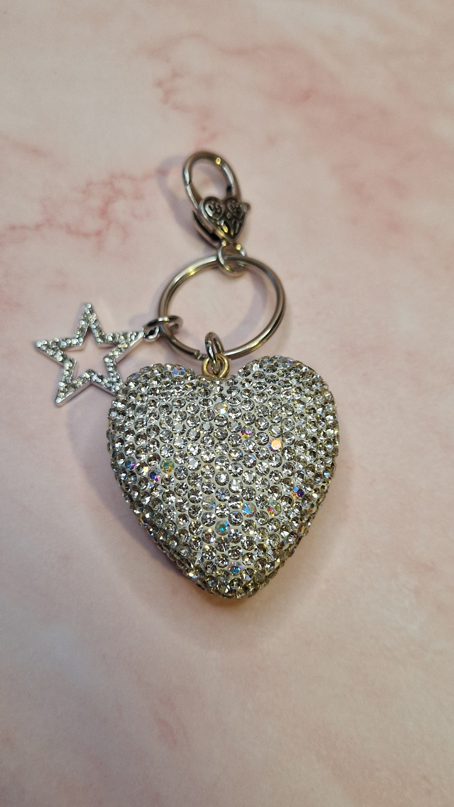 säihkettä kimaltelevalla sydänavaimenperällä Marinkorut