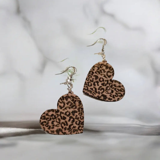 Leopardi-kuvioiset Sydän Korvakorut – Tyylikästä Kauneutta ja Villiä Eleganssia Marinkorut