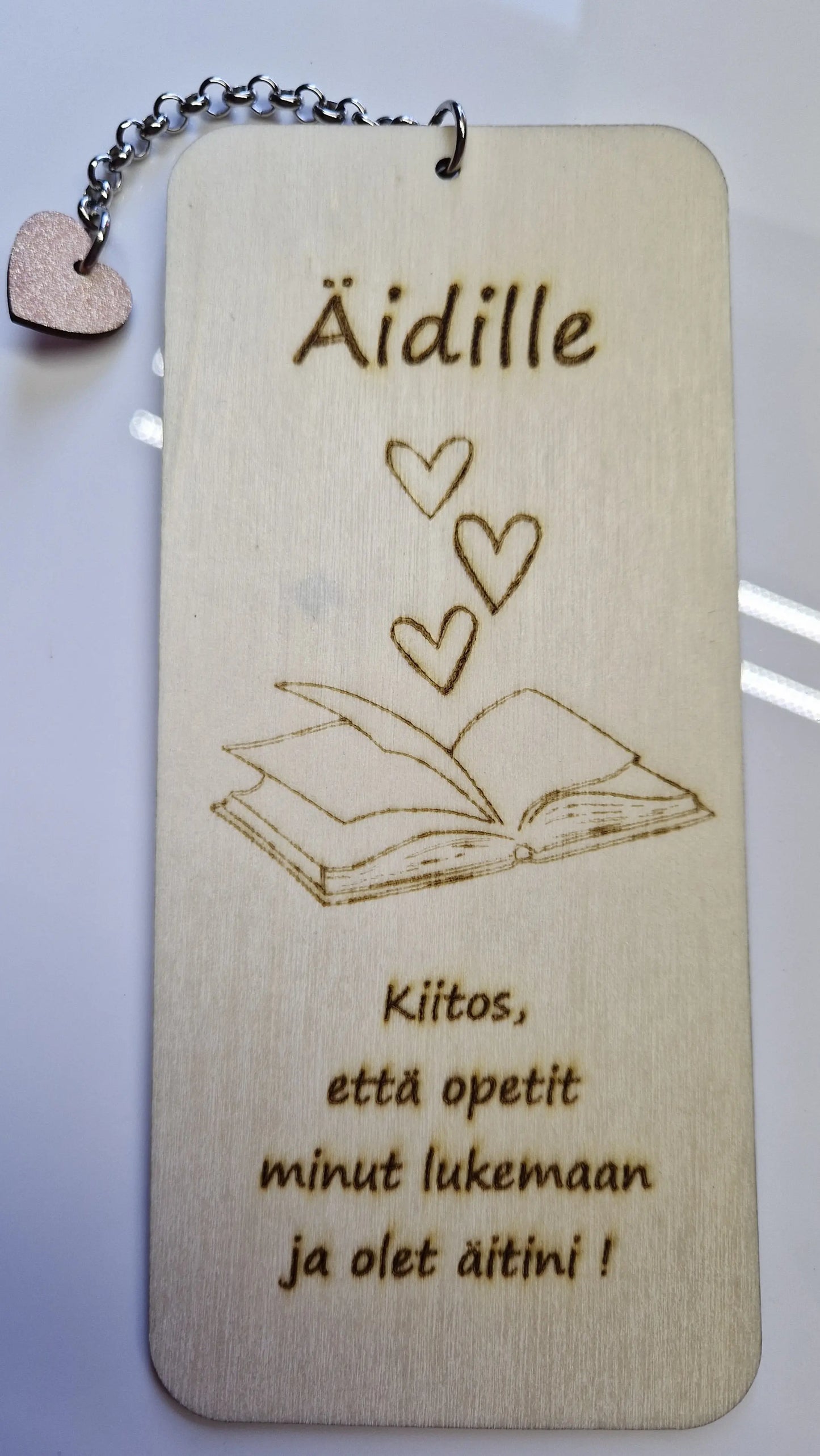 Personoidut kirjanmerkki omalla tekstillä Marinkorut