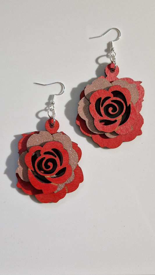 Upeat kolme kerroksiset ruusukorvakorut Marinkorut