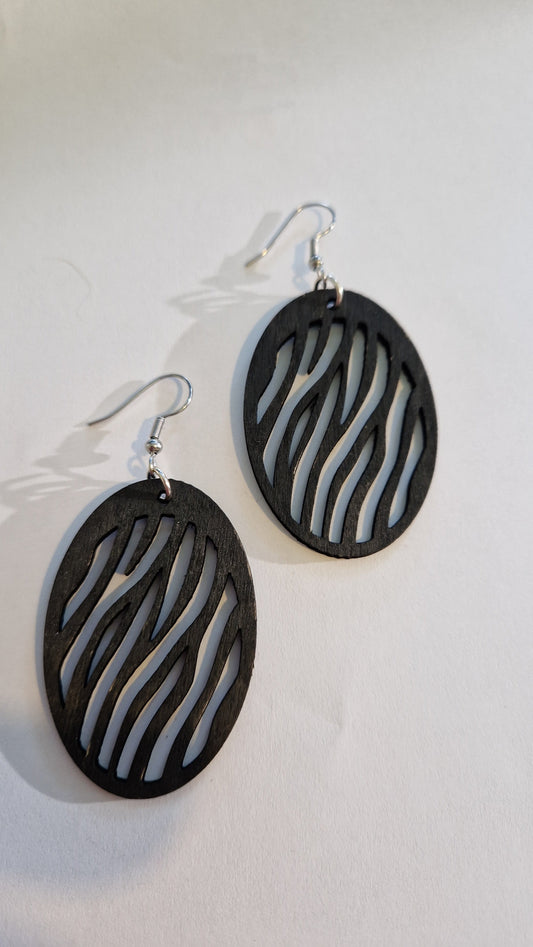 Seeprakuvioiset koivuvanerikorvakorut Marinkorut