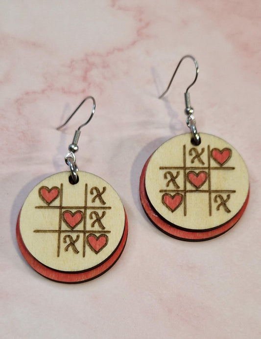 Ristinollakorvakorut yhdistävät leikin ja rakkauden. X-merkkien rinnalla loistavat punaiset sydämet, ja peli muuttuu viestiksi: "Sinä olet minun voittorivini.