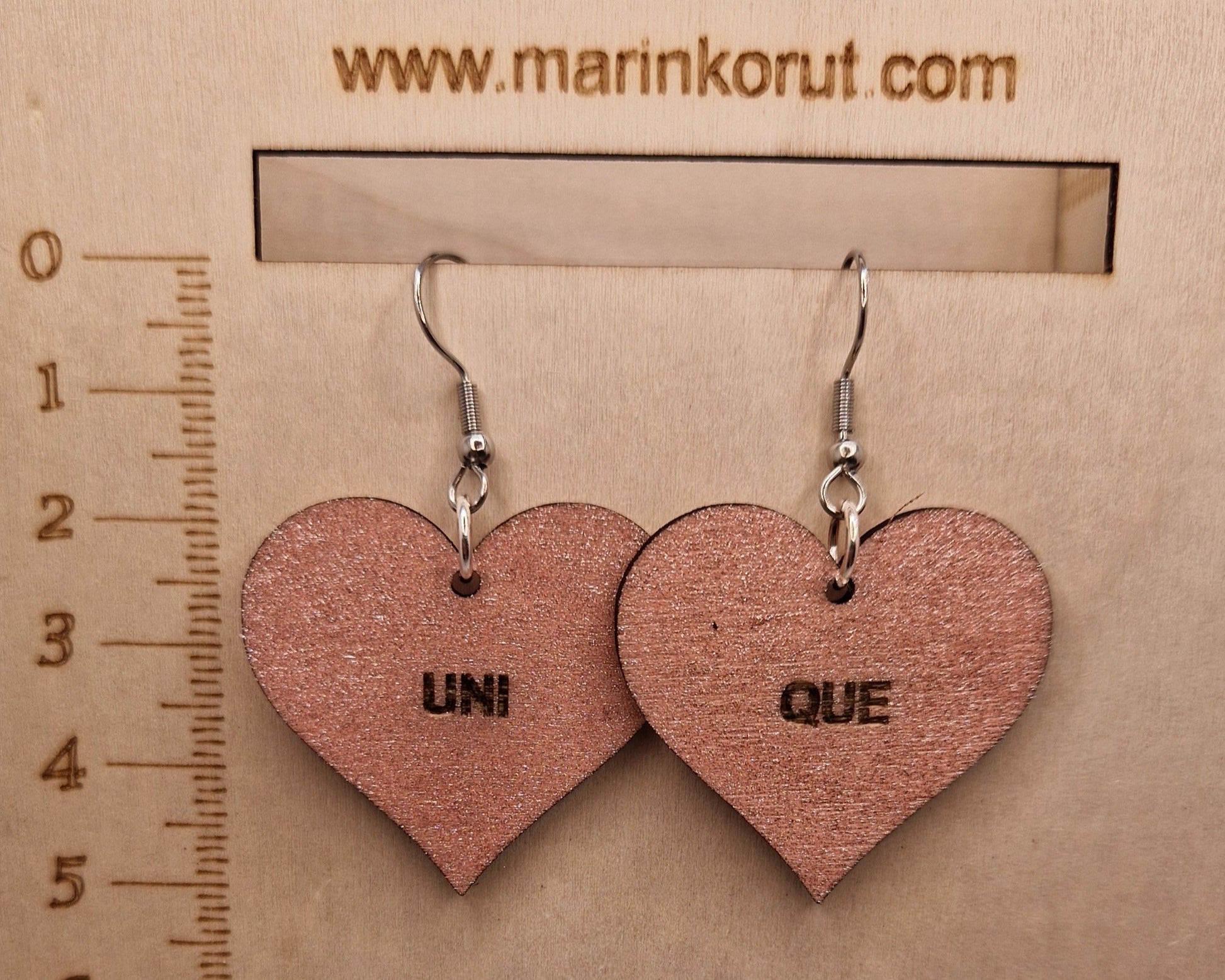 Sanat, jotka kantavat. Korvikset, jotka puhuvat. Marinkorut