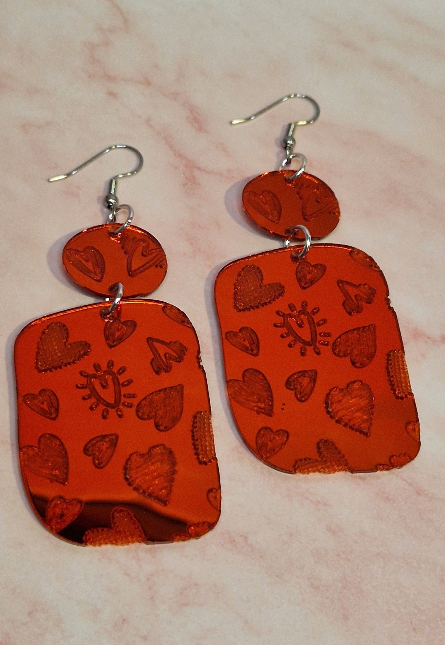 Jouluiset kaksiosaiset sydänkorvakorut – peiliakryyli Marinkorut