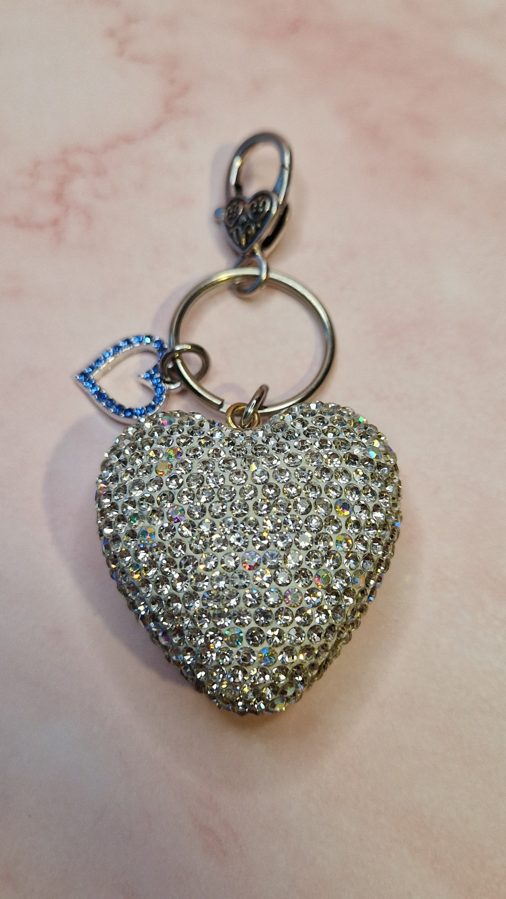 säihkettä kimaltelevalla sydänavaimenperällä Marinkorut