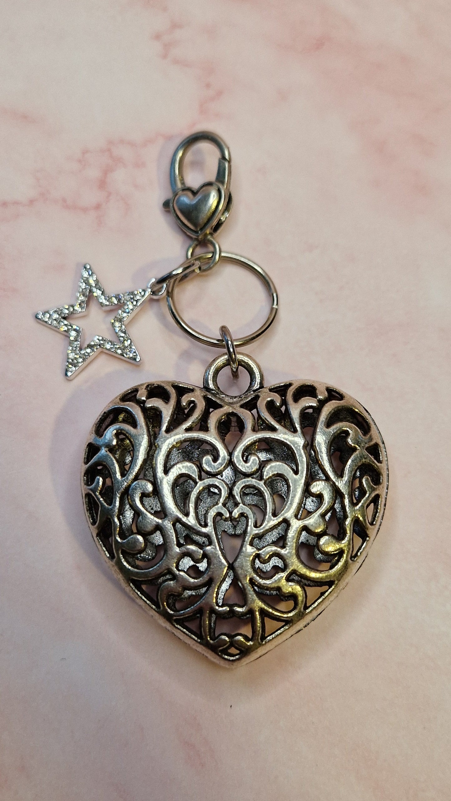 Säihkyvä sydänavaimenperä bling bling riipuksella Marinkorut