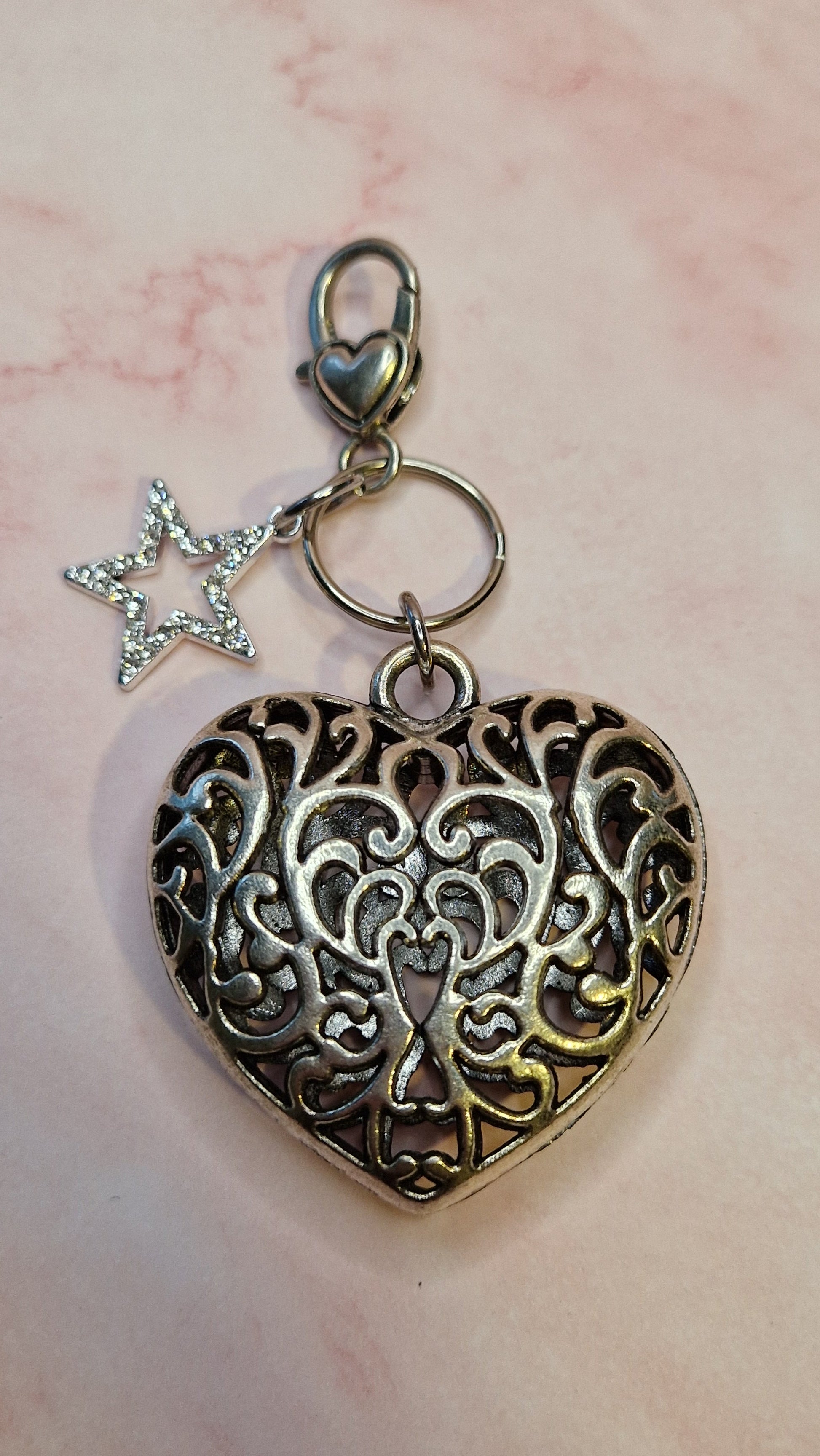 Säihkyvä sydänavaimenperä bling bling riipuksella Marinkorut