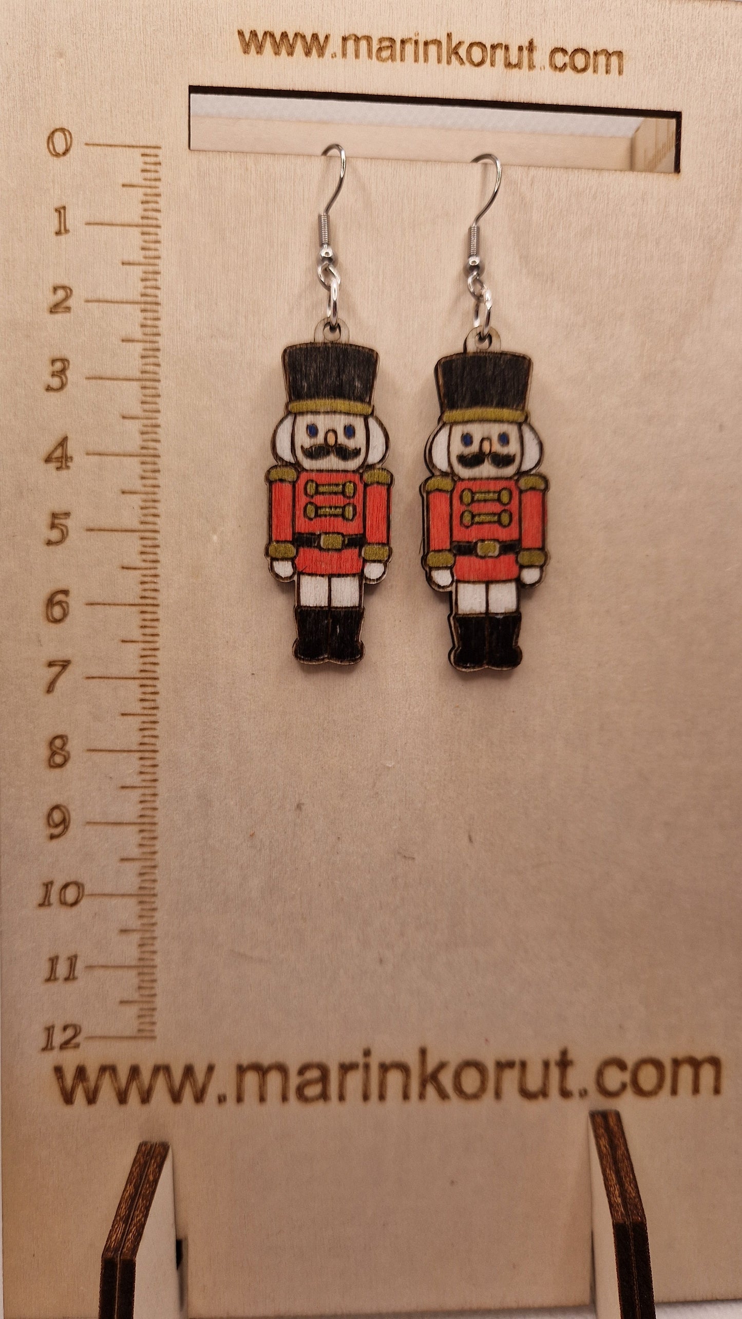 Upeat Pähkinänsärkijä-korvakorut Marinkorut