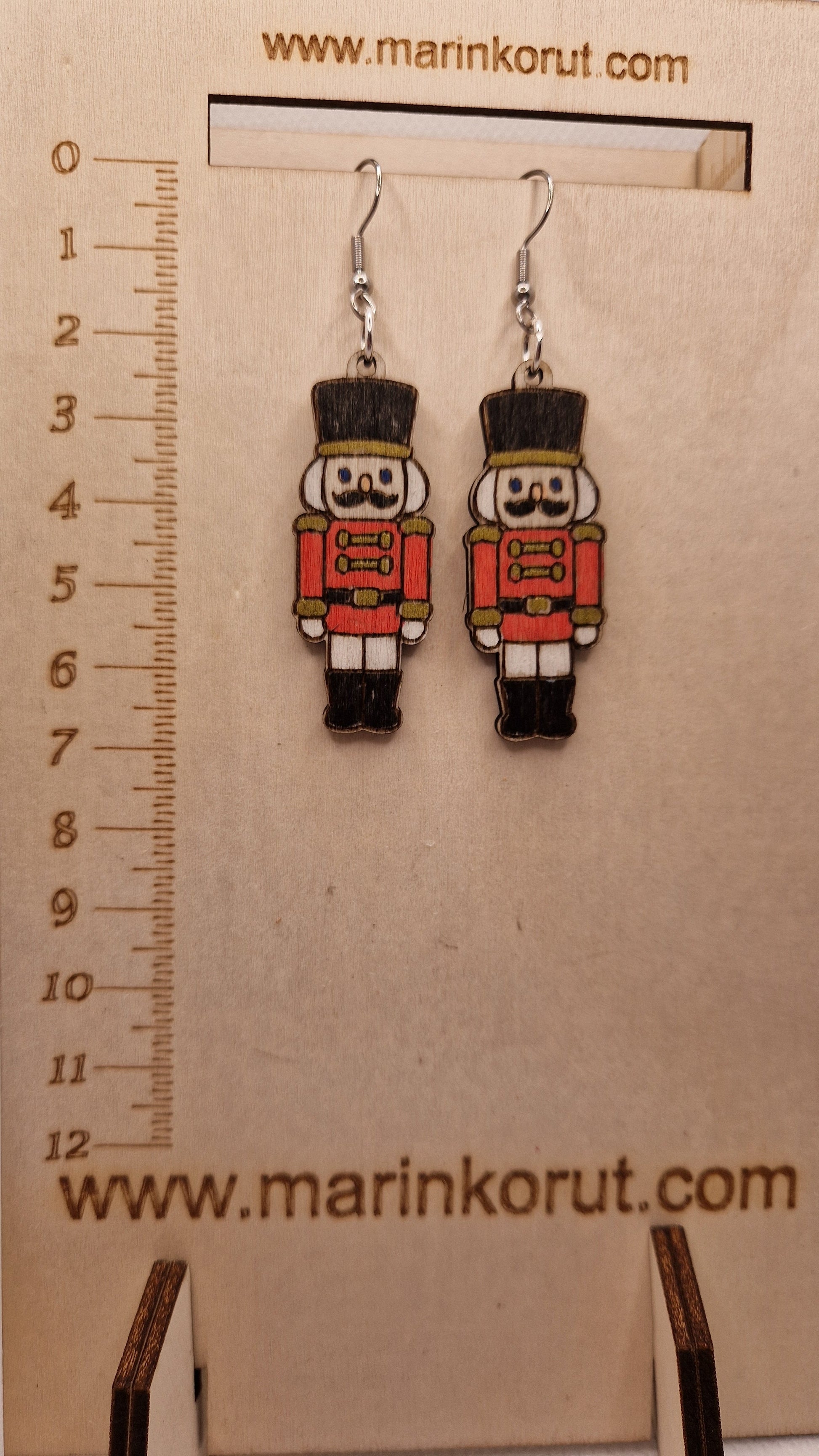 Upeat Pähkinänsärkijä-korvakorut Marinkorut