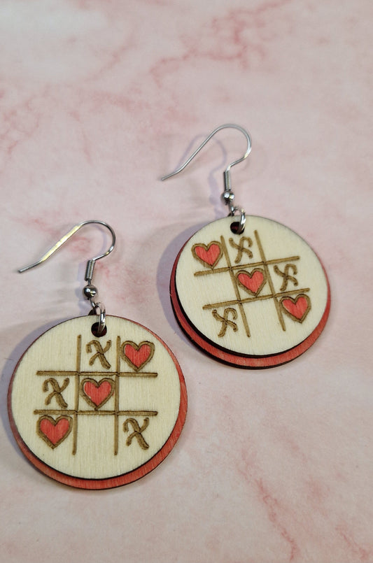 Ristinollakorvakorut – leikkisää rakkautta laserkaiverretussa puussa Marinkorut