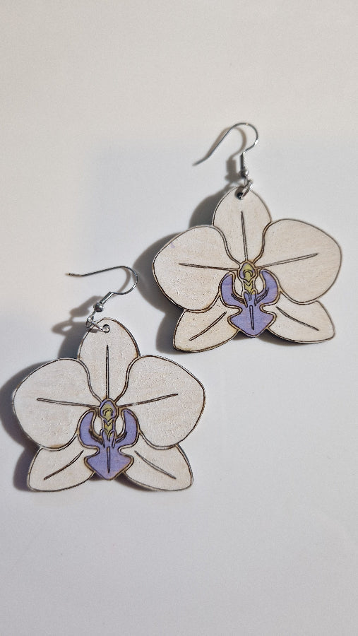 Käsinmaalatut orkideakorvakorut Marinkorut