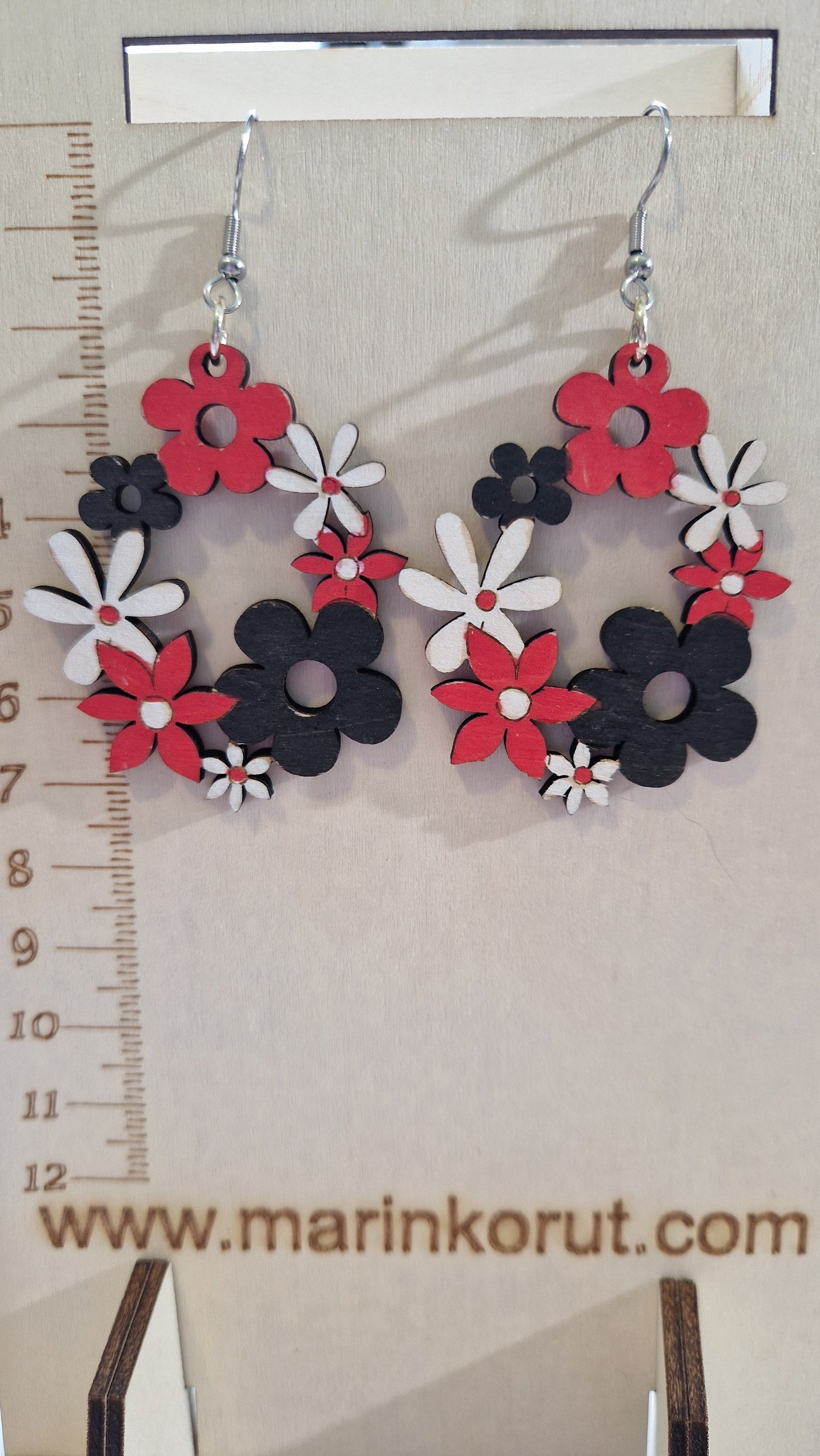 Ihanat käsin maalatut kukkakorvakorut Marinkorut