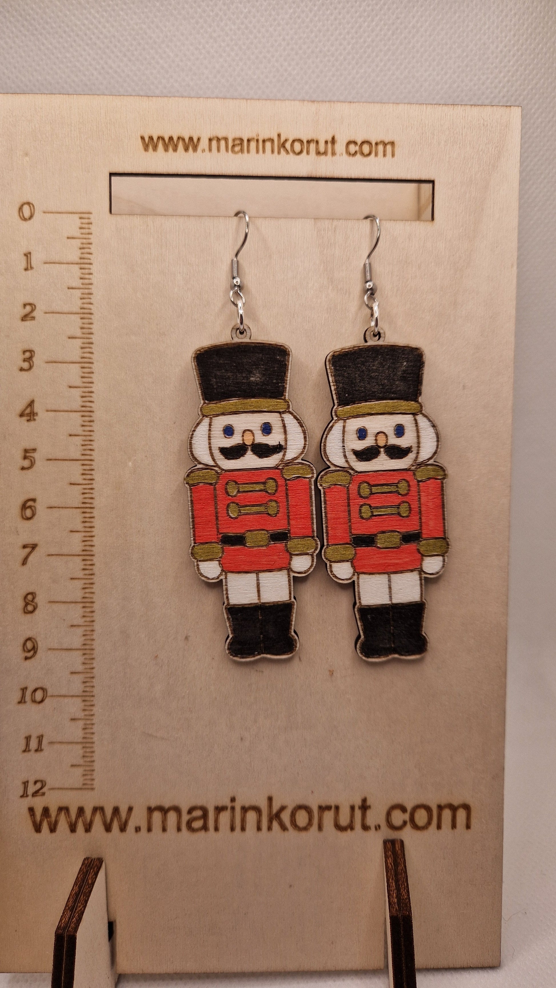 Upeat Pähkinänsärkijä-korvakorut Marinkorut